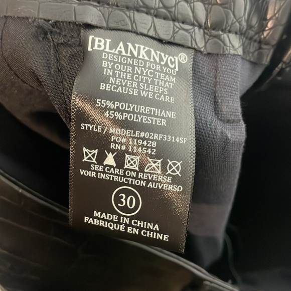 BlankNYC | Women’s Black Vegan Leather Crocodile Print Tapered Pant Size 30 NWT - Picture 8 of 8